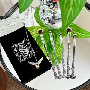Harry Potter Makeup Brush Set with Necklace